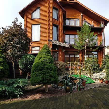 Luxury Villa With Pool And Sauna Tjernivtsi Eksteriør billede
