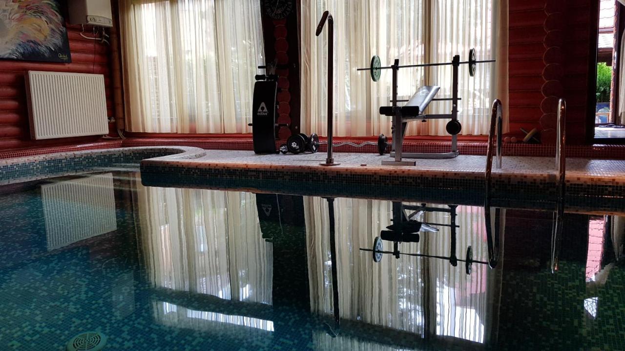Luxury Villa With Pool And Sauna Tjernivtsi Eksteriør billede