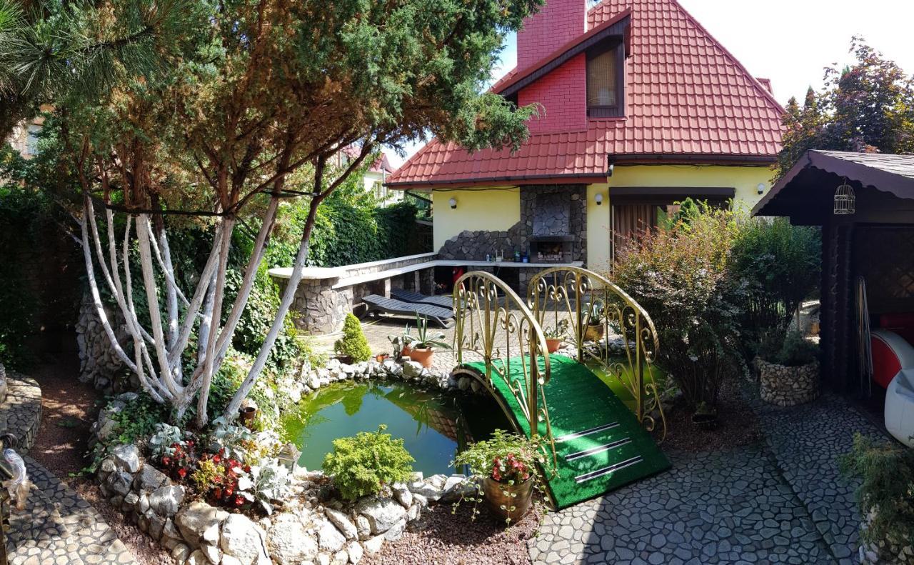 Luxury Villa With Pool And Sauna Tjernivtsi Eksteriør billede