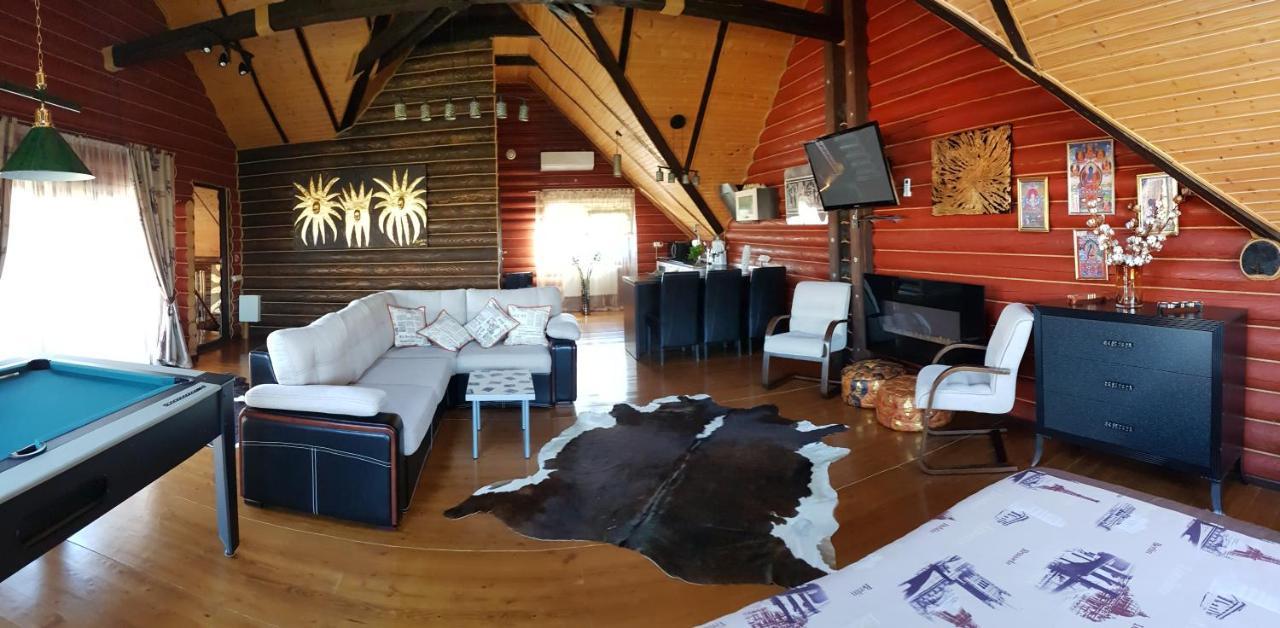 Luxury Villa With Pool And Sauna Tjernivtsi Eksteriør billede